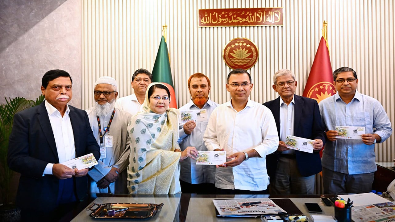‘উন্নত পল্লী সমৃদ্ধ দেশ, সবার আগে বাংলাদেশ’ স্মারক ডাকটিকিট উদ্বোধন