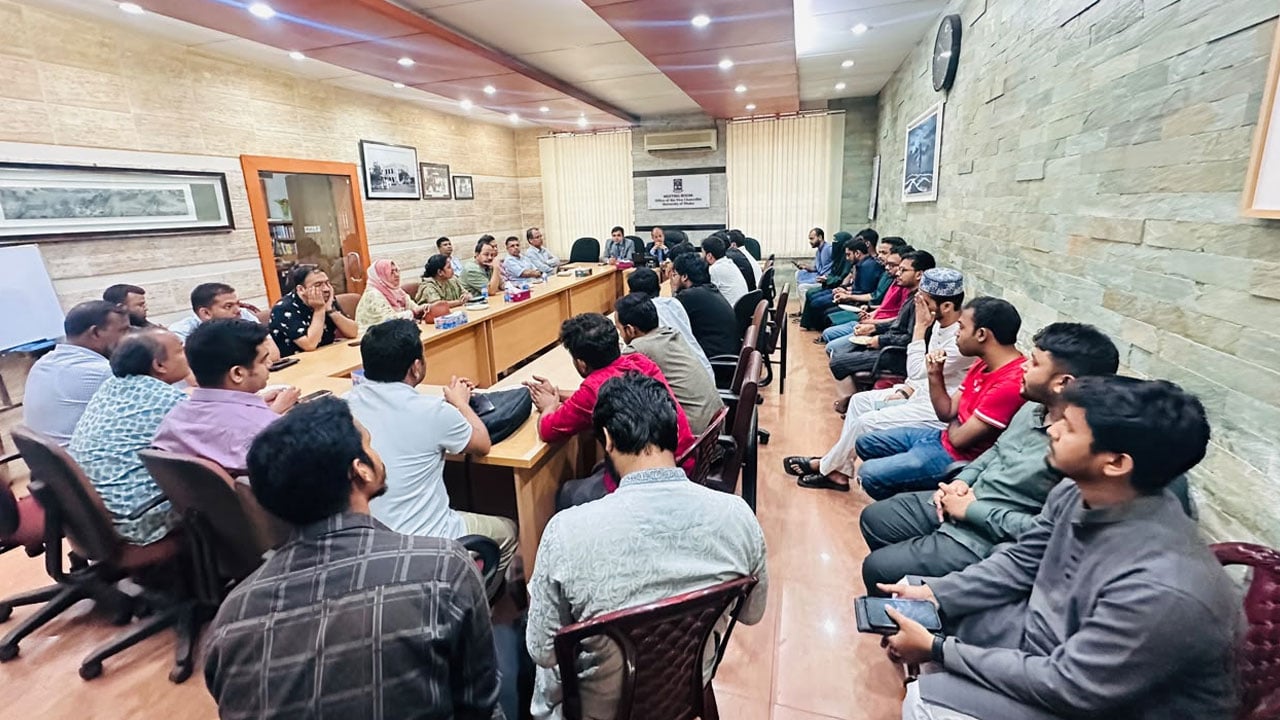পাঁচ দফা দাবিতে প্রশাসনকে ৪৮ ঘণ্টার আল্টিমেটাম ডাকসুর