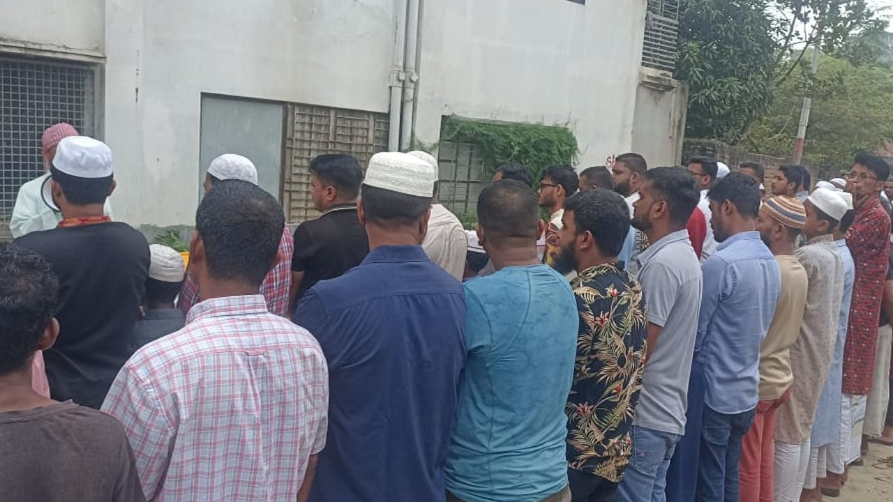 মাইলস্টোনে নিহত দৌলতখানের নাদিয়াকে উত্তরায় দাফন