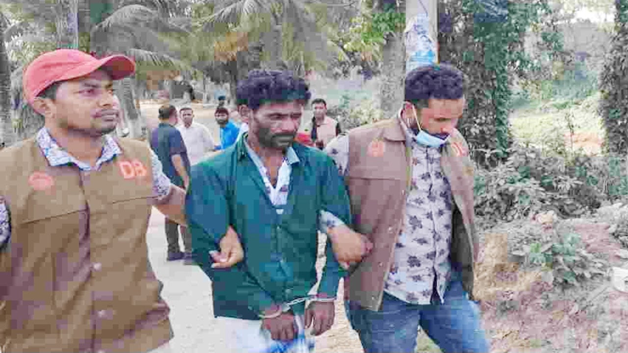 গোয়ালন্দে বিদেশি পিস্তল, ম্যাগজিন ও গুলিসহ গ্রেপ্তার ১