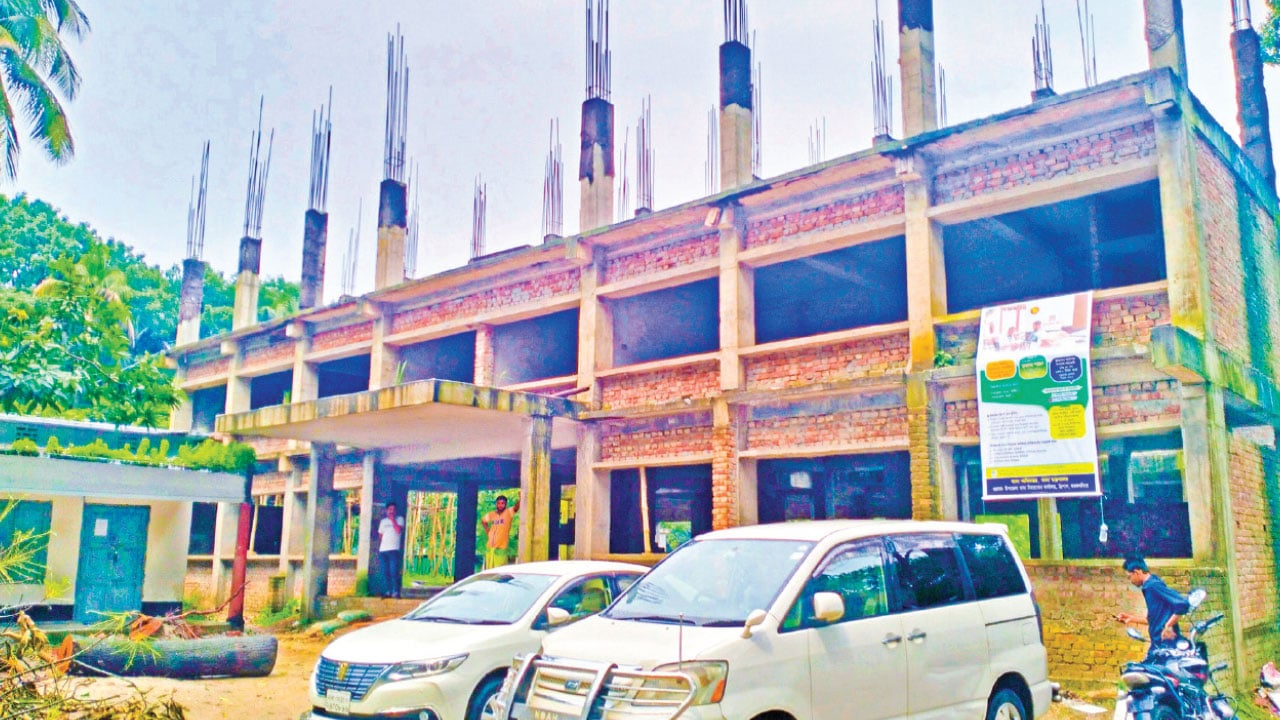 দুবছর ধরে বন্ধ ত্রিশাল উপজেলা পরিষদ ভবনের নির্মাণকাজ