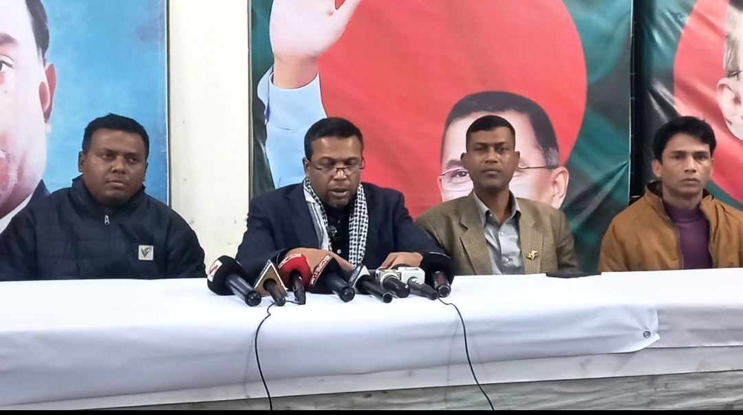 বিএনপি প্রার্থী ব্যারিস্টার জমিরের নির্বাচনি ব্যানারে অগ্নিসংযোগের অভিযোগ