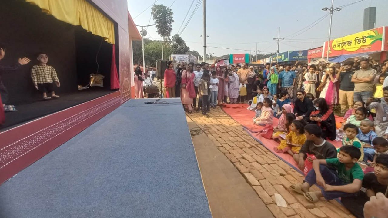 বইমেলায় শিশুর চোখে বায়োস্কোপের জাদু, অপু ও দিপুর গল্প