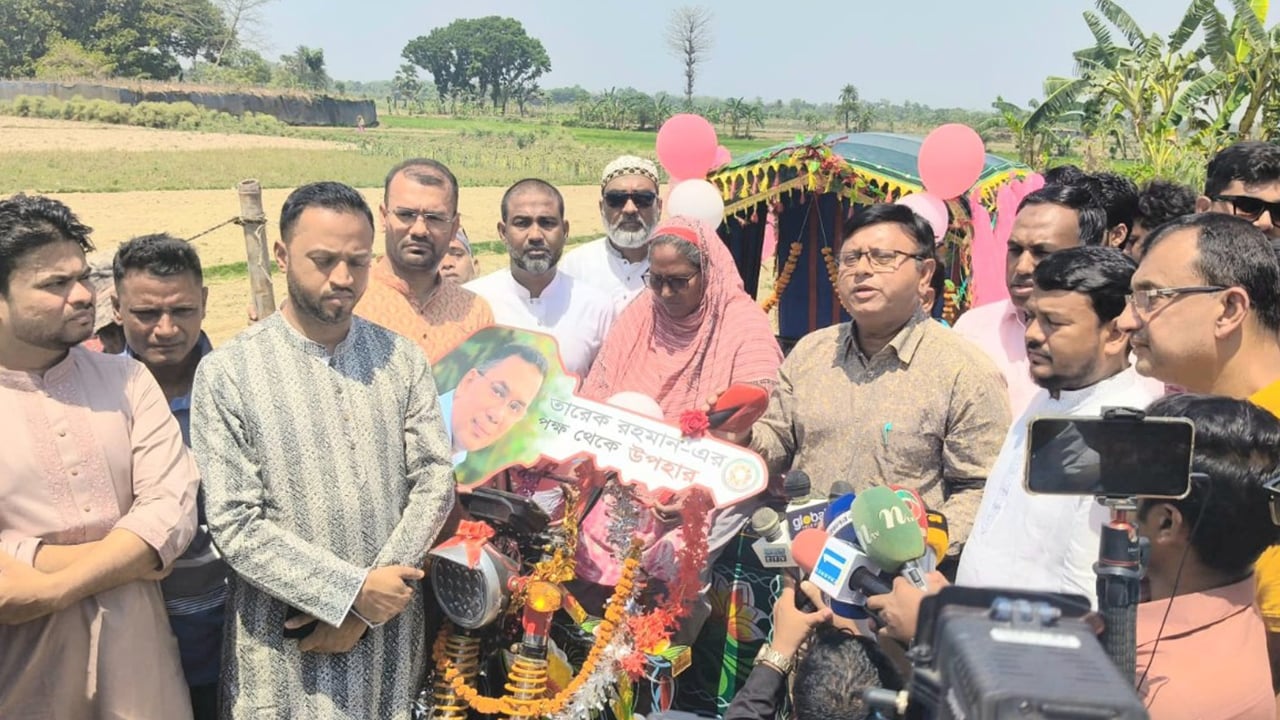 সেই টুলি বেগমের কাছে উপহার পাঠালেন তারেক রহমান