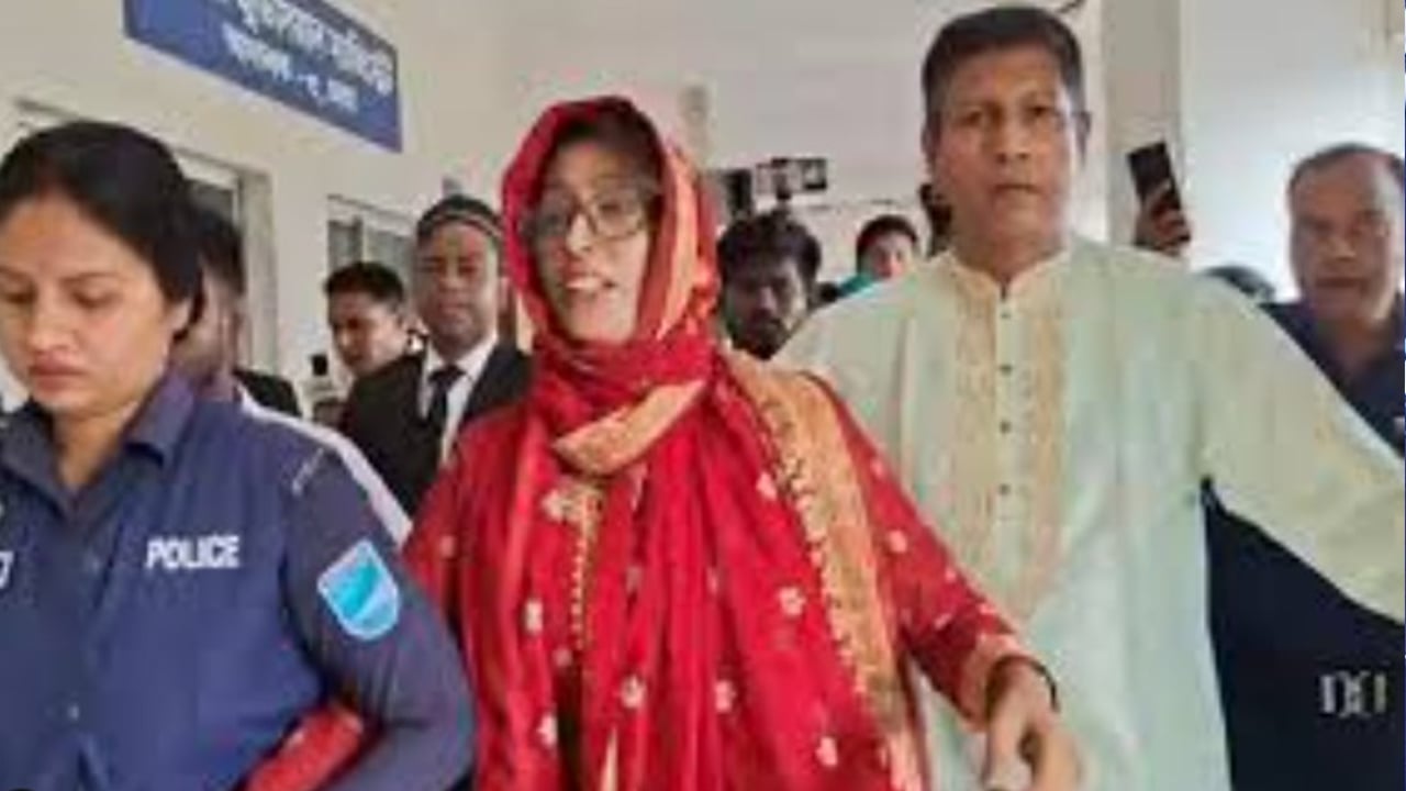 স্মৃতিসৌধে ফুল দিতে গিয়ে গ্রেপ্তার মিষ্টি সুবাস সহ ২ জন রিমান্ডে