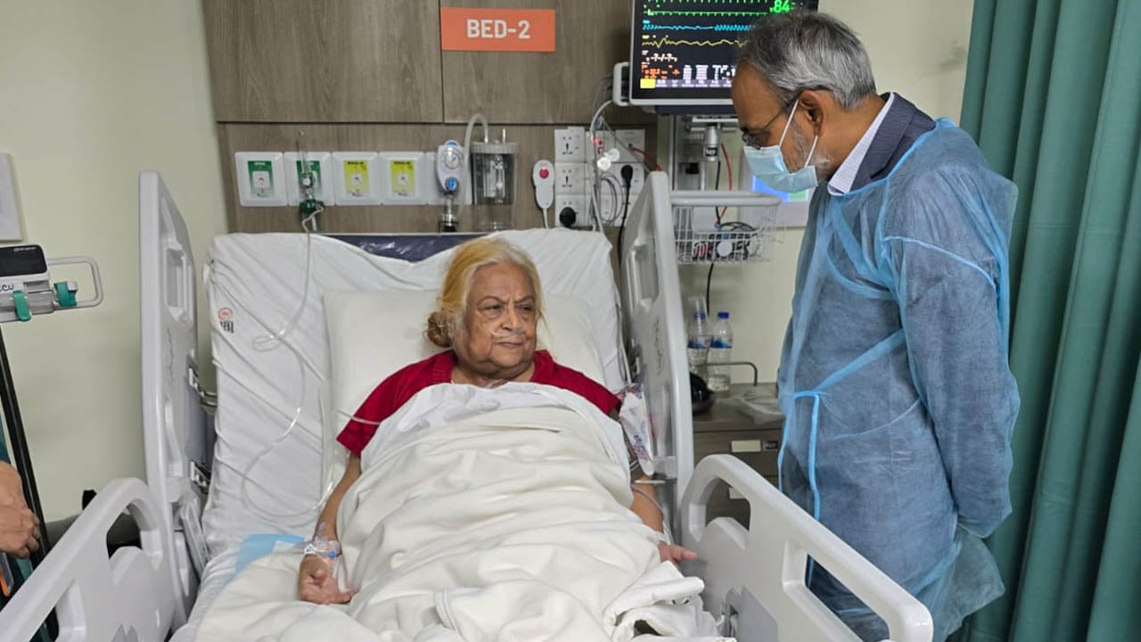 অসুস্থ সেলিমা রহমানকে দেখতে গেলেন ডা. রফিক