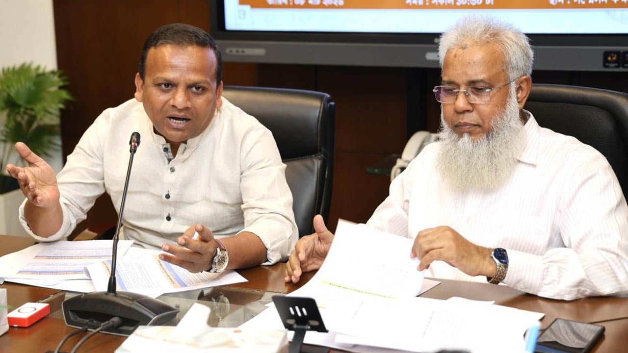 ঘরমুখো মানুষের ইদযাত্রাকে নিরাপদ ও নির্বিঘ্ন করতে নির্দেশ প্রতিমন্ত্রীর