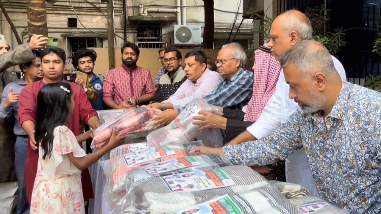 মোহাম্মদপুরে খালেদা জিয়া ও তারেক রহমানের সুস্বাস্থ্য কামনায় শীতবস্ত্র বিতরণ