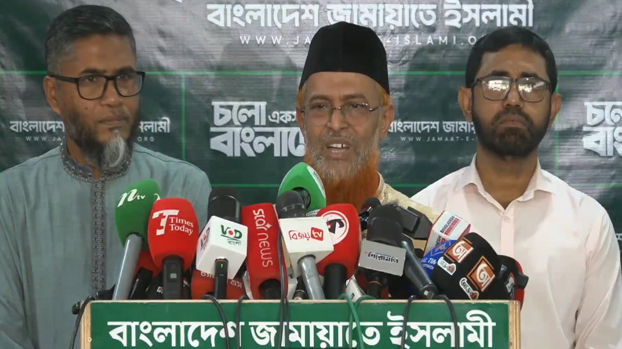 দলীয় প্রশাসক নিয়োগ দিয়ে সরকার গণতান্ত্রিক রীতি ভঙ্গ করেছে