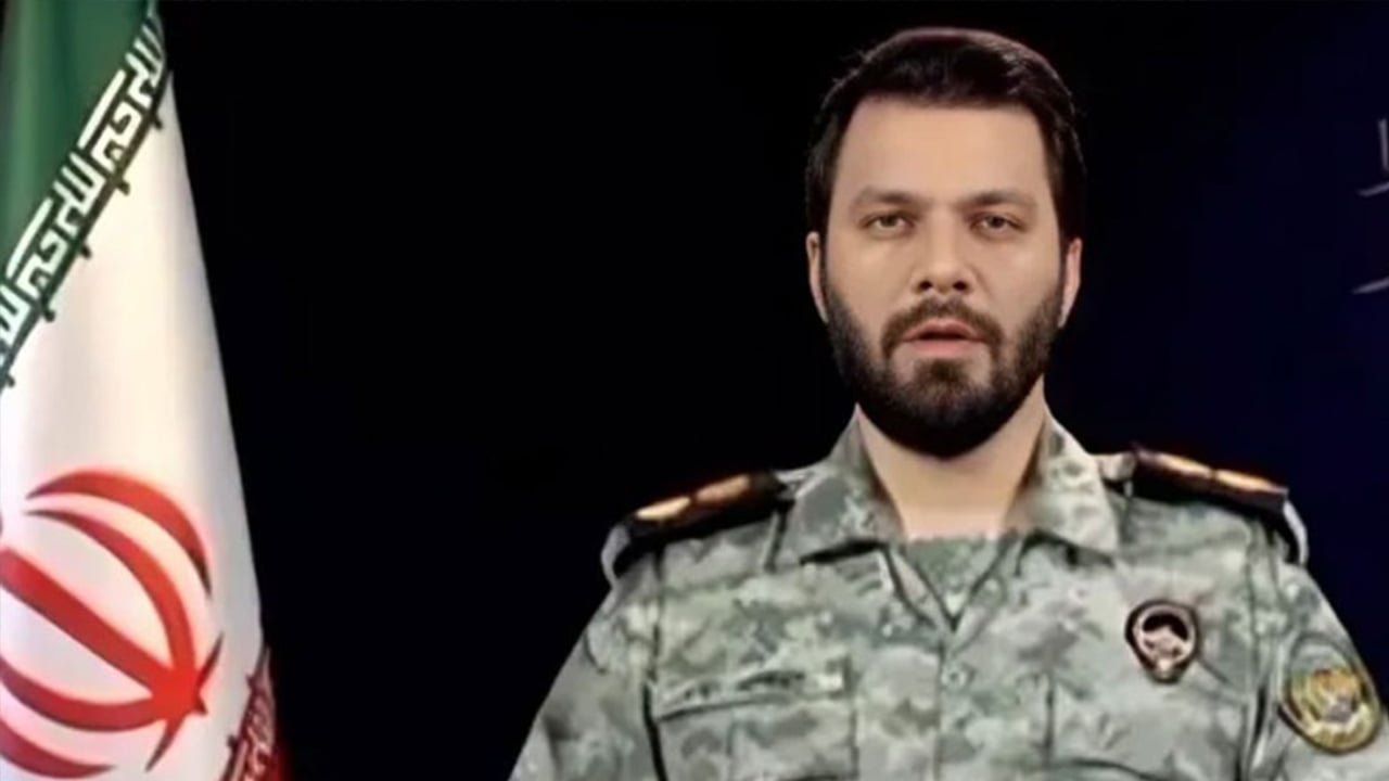 ‘ট্রাম্প, আপনাকে বরখাস্ত করা হলো!’