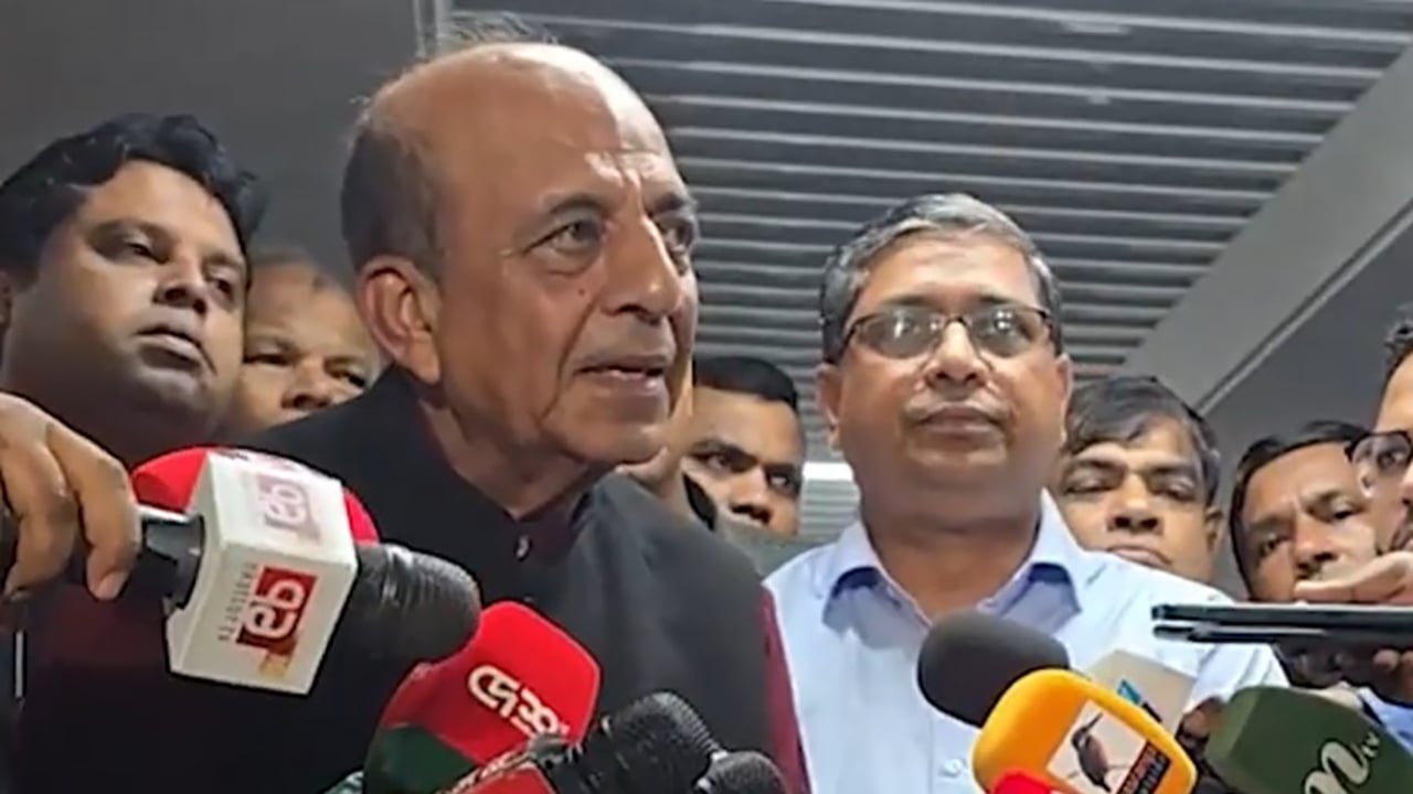বাংলাদেশের অভ্যন্তরীণ রাজনীতি নিয়ে কিছু বলতে চাই না