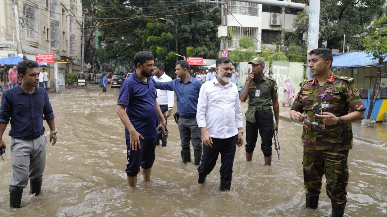 রাজধানীর জলাবদ্ধ এলাকা পরিদর্শনে ডিএনসিসি প্রশাসক