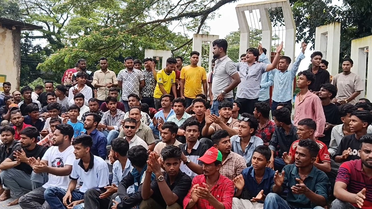 দিরাইয়ে ইউএনওর অপসারণ দাবিতে ছাত্রদলের অবস্থান কর্মসূচি