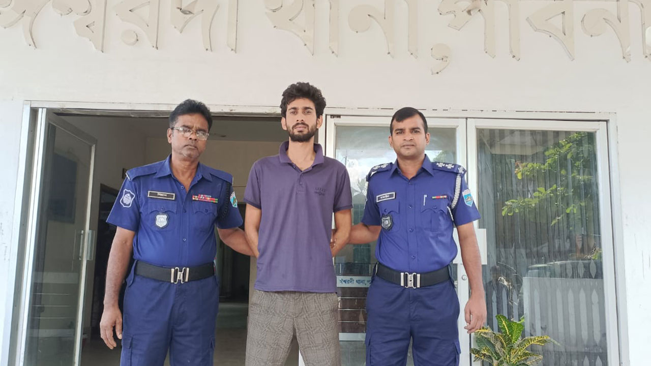 ঈশ্বরদীতে 'ডেভিল হান্ট' অপারেশনে যুবলীগ নেতা গ্রেপ্তার