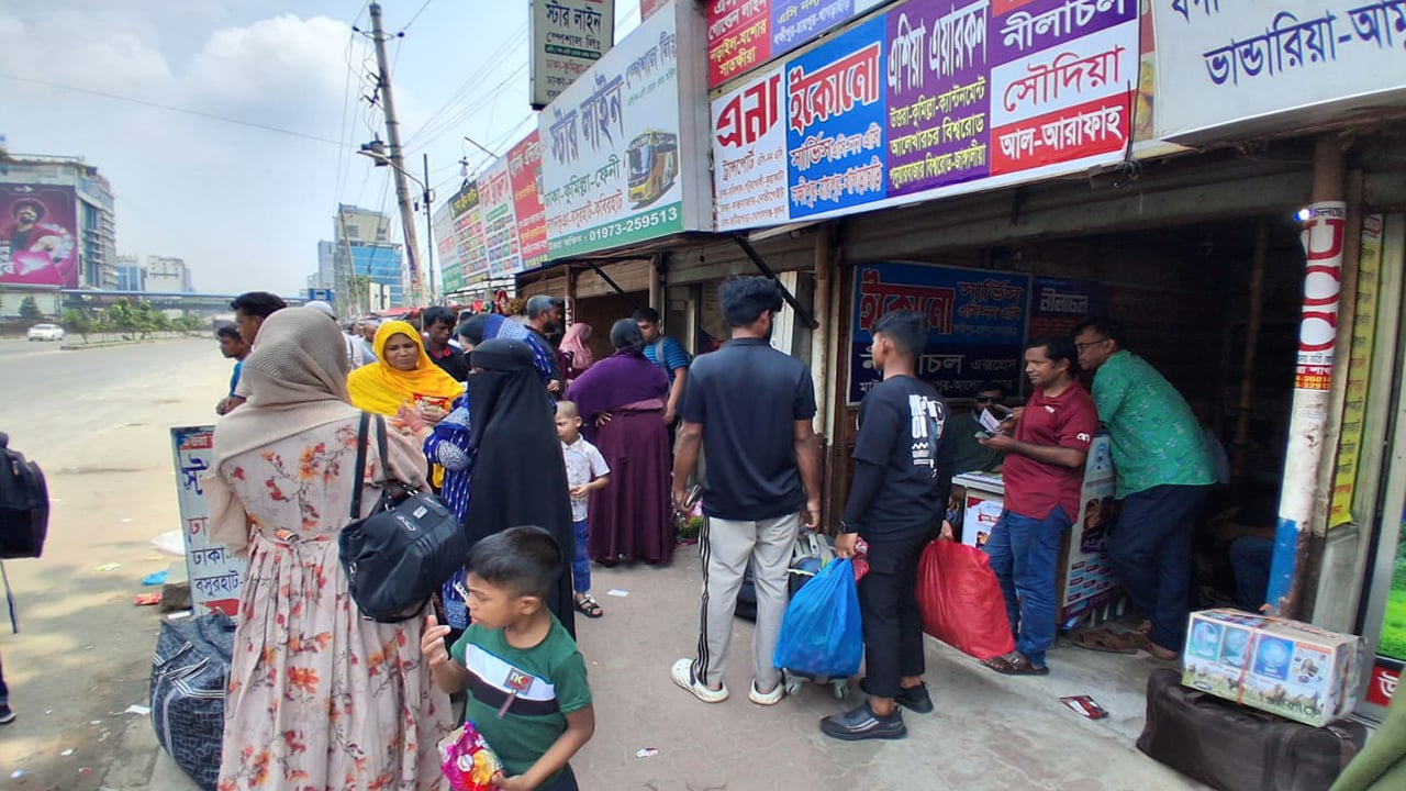 ঈদের দ্বিতীয় দিনেও বাড়ি ফিরছে মানুষ