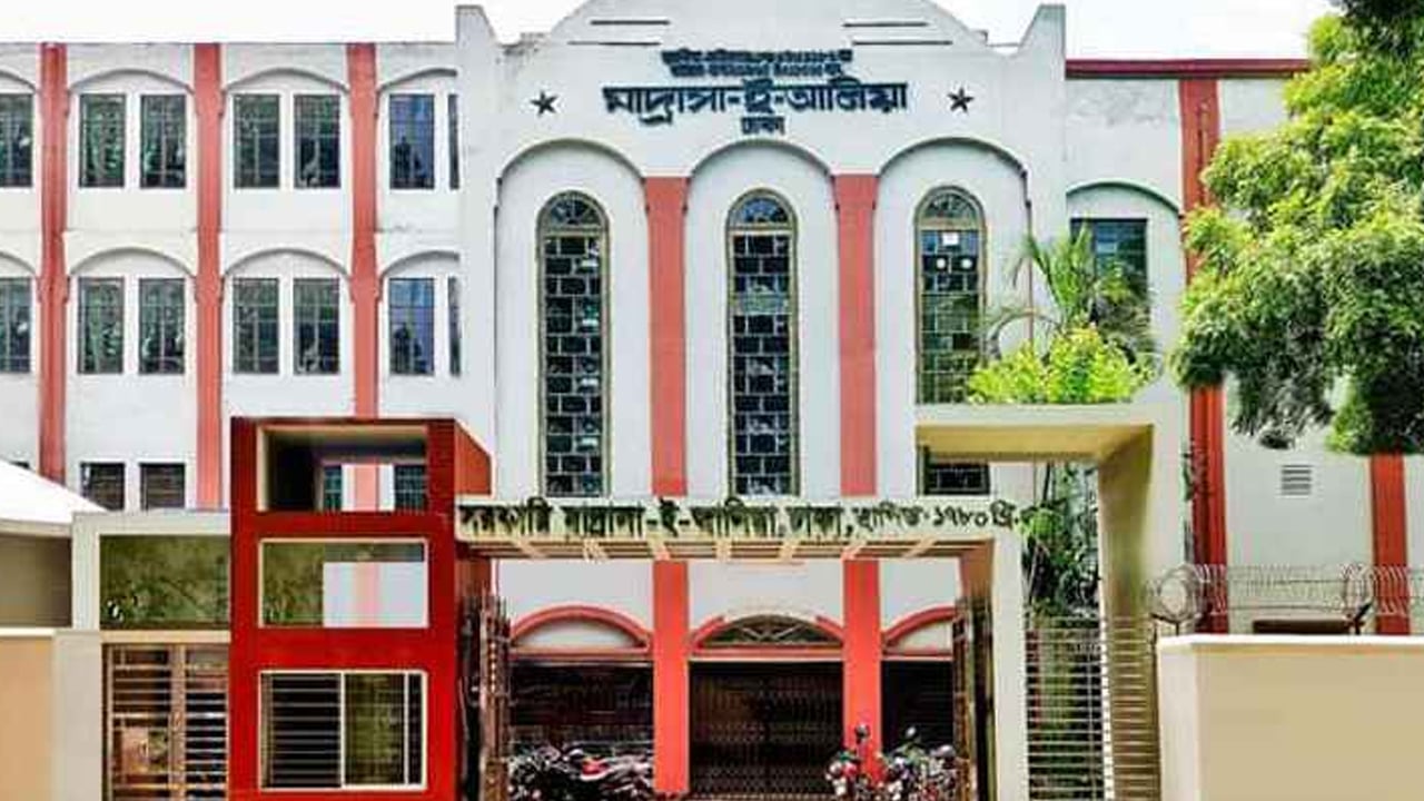 আলিয়া মাদ্রাসায় হলে ছাত্রদলের ভাঙচুর-তালা, সরে গেছে শিবির