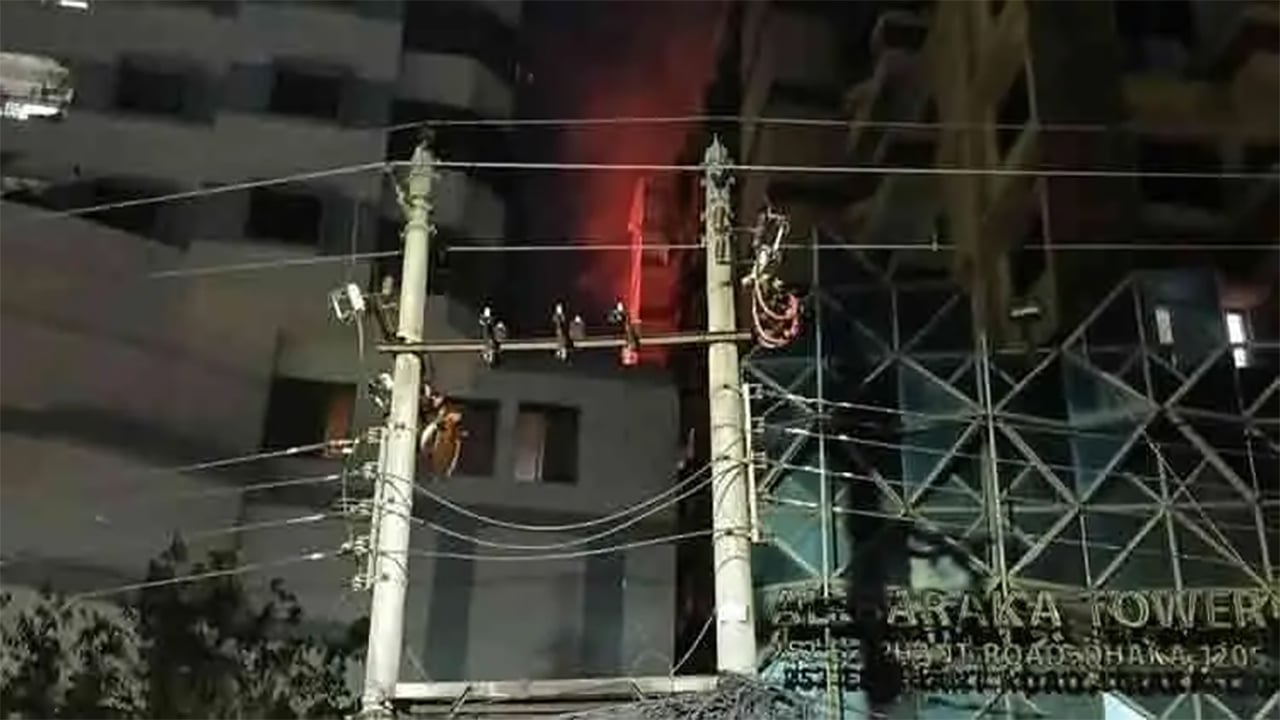 রাজধানীর কাঁটাবনে আবাসিক ভবনে আগুন, নিহত ২