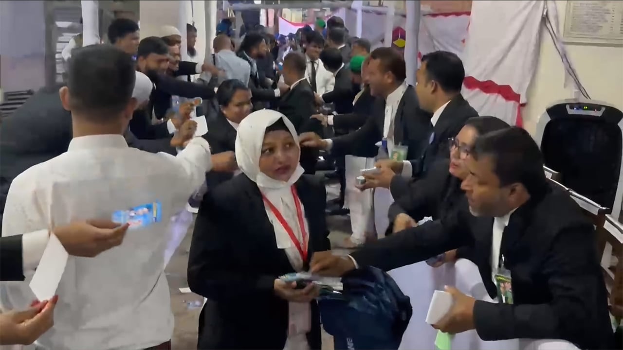 ঢাকা বার নির্বাচনে দ্বিতীয় দিনে ভোটগ্রহণ চলছে