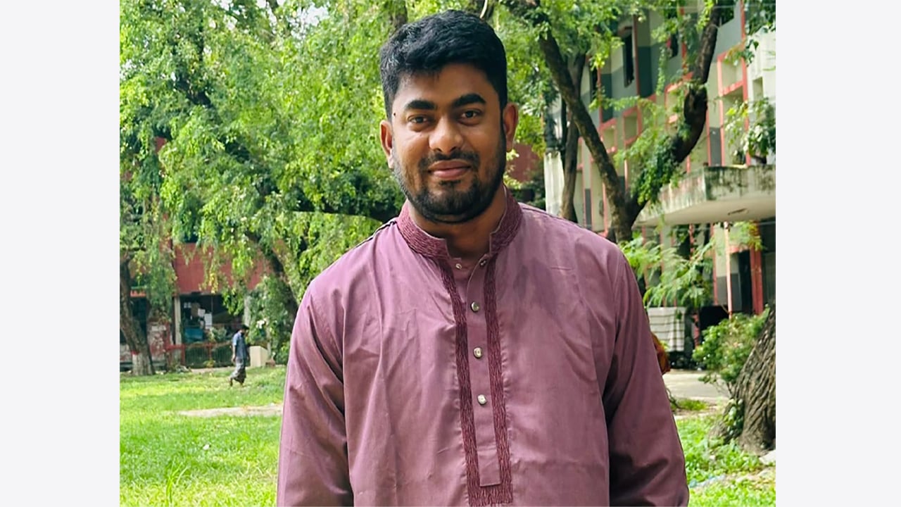 হলগ্রুপের অ্যাডমিনকে মারধর করল ছাত্রদল নেতা পারভেজ