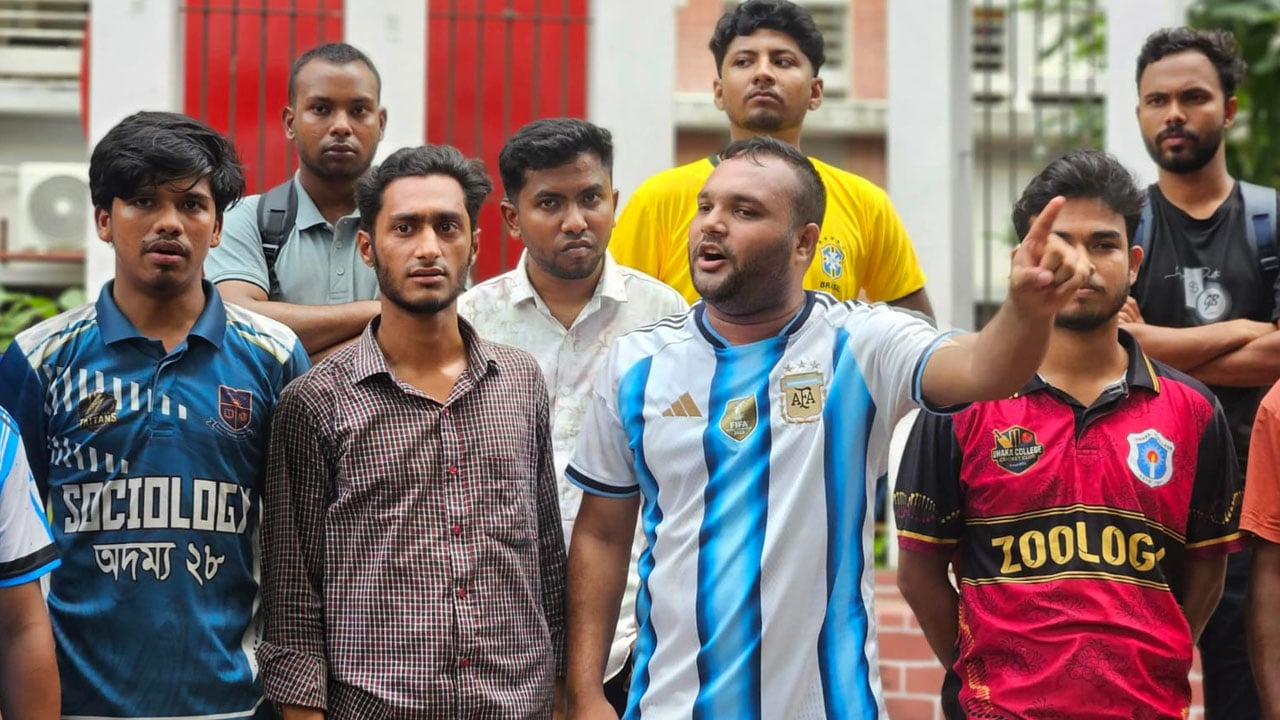 প্রশ্নপত্রে ‘সেন্ট্রাল ইউনিভার্সিটি’র নাম না থাকায় পরীক্ষা বয়কট করে বিক্ষোভ