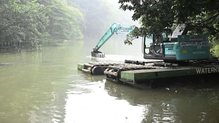 ধানমন্ডি লেক পুনরুজ্জীবনে খনন কাজ শুরু করল ডিএসসিসি