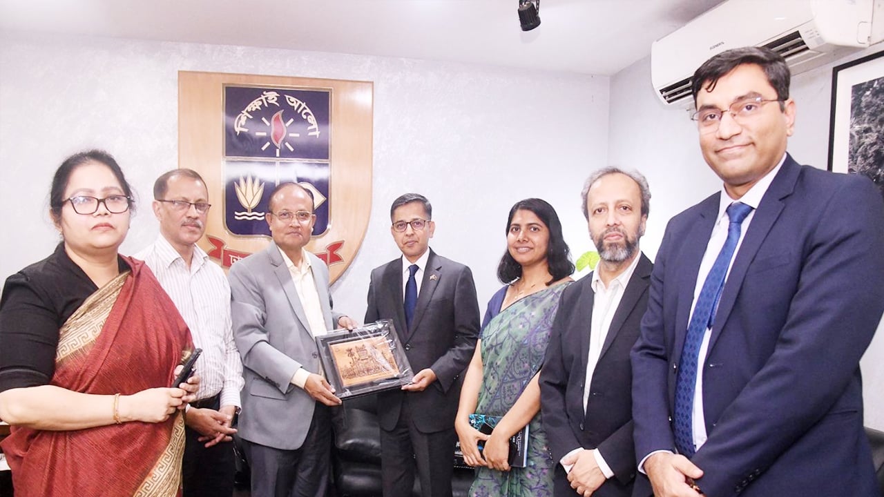 ঢাবি উপাচার্যের সঙ্গে ভারতীয় হাই কমিশনারের সাক্ষাৎ