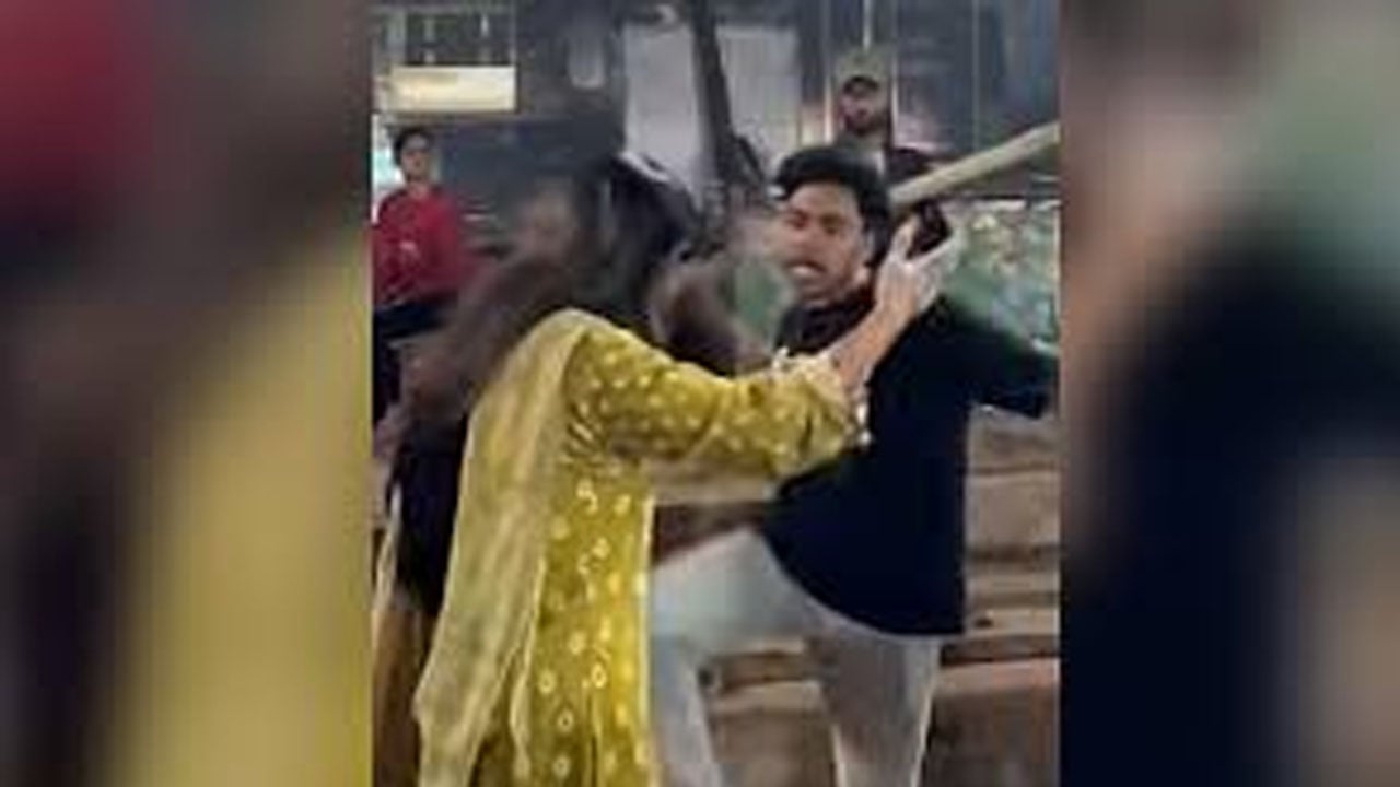 ঢাবিতে লাঠি হাতে নারী হেনস্তাকারী যুবক গাজীপুরে হত্যা মামলার আসামি