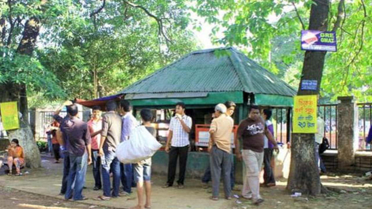 ঢাবিতে ‘পচা মাংস’ বিক্রি, দোকানে তালা দেওয়ায় পাল্টা হুমকি