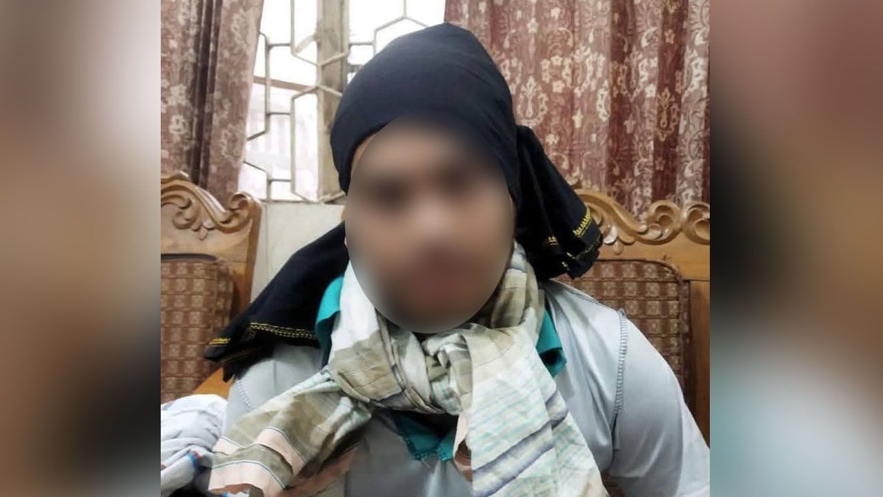 ঢাবিতে লুঙ্গি চুরি করতে এসে আটক বহিরাগত; শাহবাগ থানায় সোপর্দ