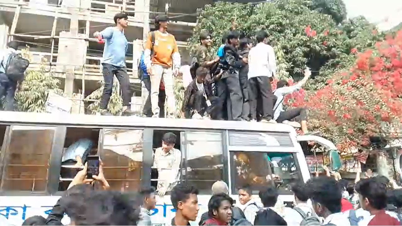 ফের ঢাকা কলেজ ও আইডিয়াল কলেজের শিক্ষার্থীদের সংঘর্ষ