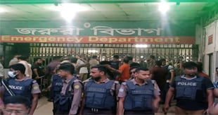 ঢাকা মেডিকেলে চিকিৎসকদের সঙ্গে ঢাবি শিক্ষার্থীদের সংঘর্ষ, জরুরি সেবা বন্ধ