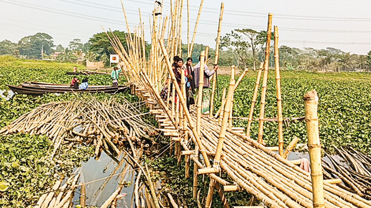 ধনাগোদা নদী অচল থাকায় বন্ধ আট লঞ্চঘাট, বাড়ছে দুর্ভোগ