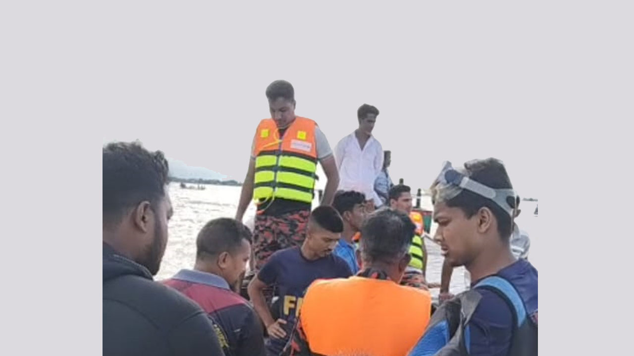 কনে দেখতে গিয়ে নৌকা উল্টে দুই যাত্রী নিখোঁজ