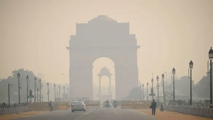 বায়ুদূষণ মোকাবিলায় দিল্লিতে চালু হচ্ছে ‘ওয়ার্ক ফ্রম হোম’
