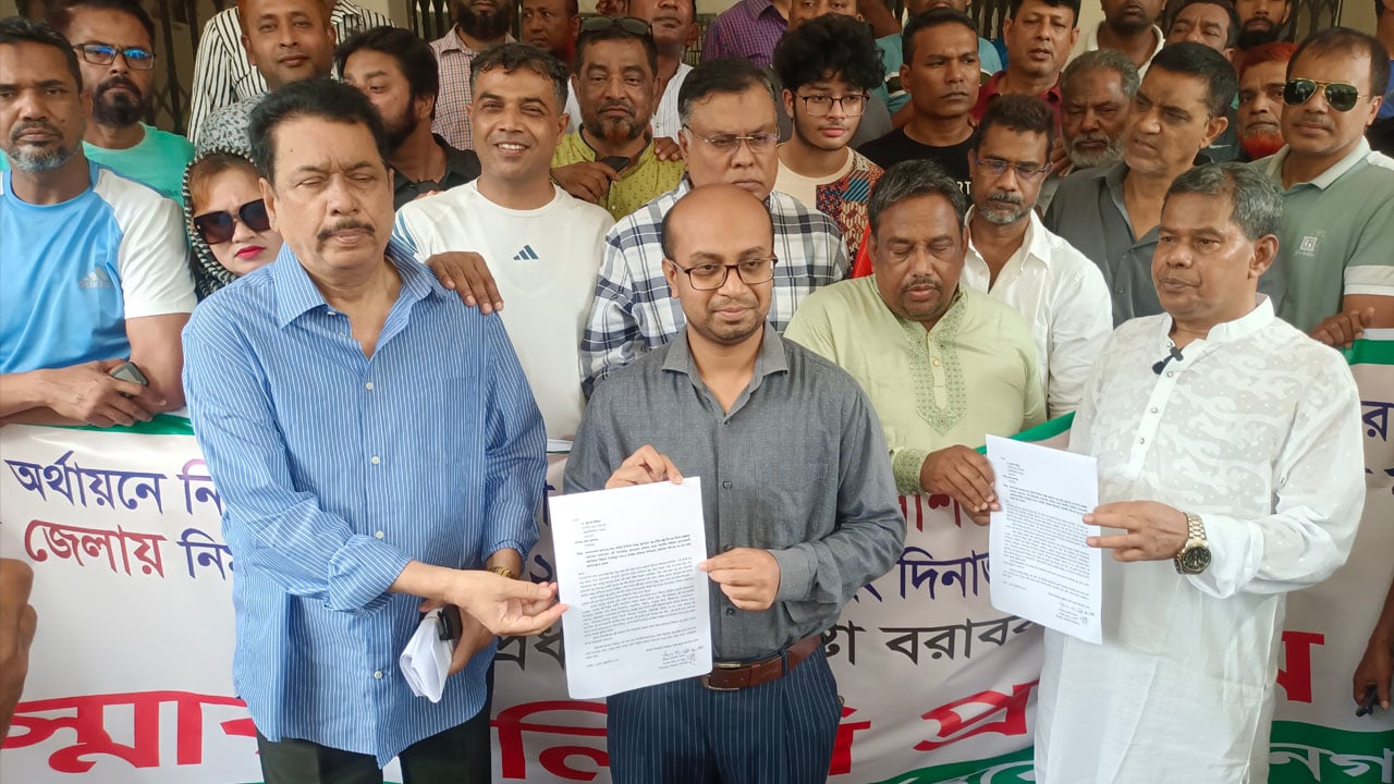 চীনের বিশেষায়িত হাসপাতাল দিনাজপুরে প্রতিষ্ঠার দাবিতে স্মারকলিপি