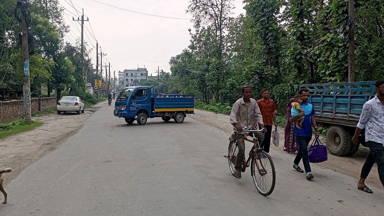 দিনাজপুর-ঢাকা-রংপুর মহাসড়কে চার ঘণ্টা পর অবরোধ প্রত্যাহার