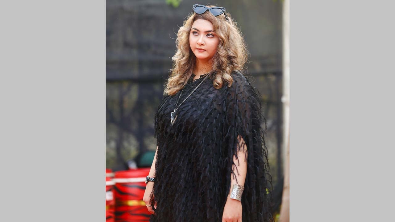 বাবা দিবসে দোলার ‘বাবার ছায়া’