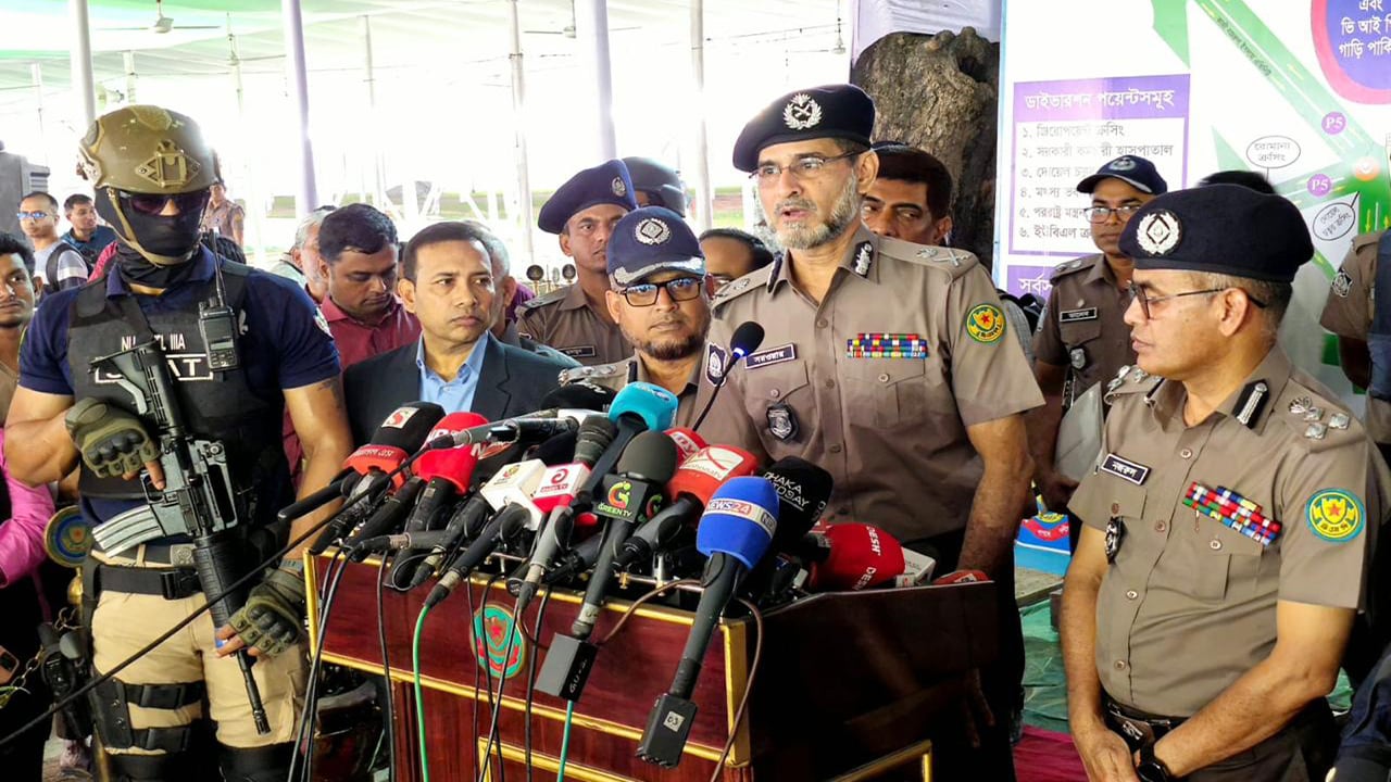 রাজধানীতে ১৭৭১ ঈদ জামাত, নিরাপত্তার শঙ্কা নেই: ডিএমপি কমিশনার