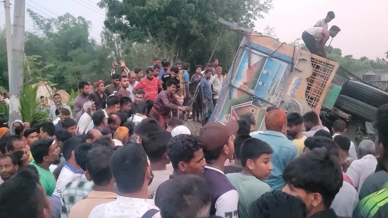 ট্রাক ও অটোভ্যান মুখোমুখি সংঘর্ষে নিহত ২