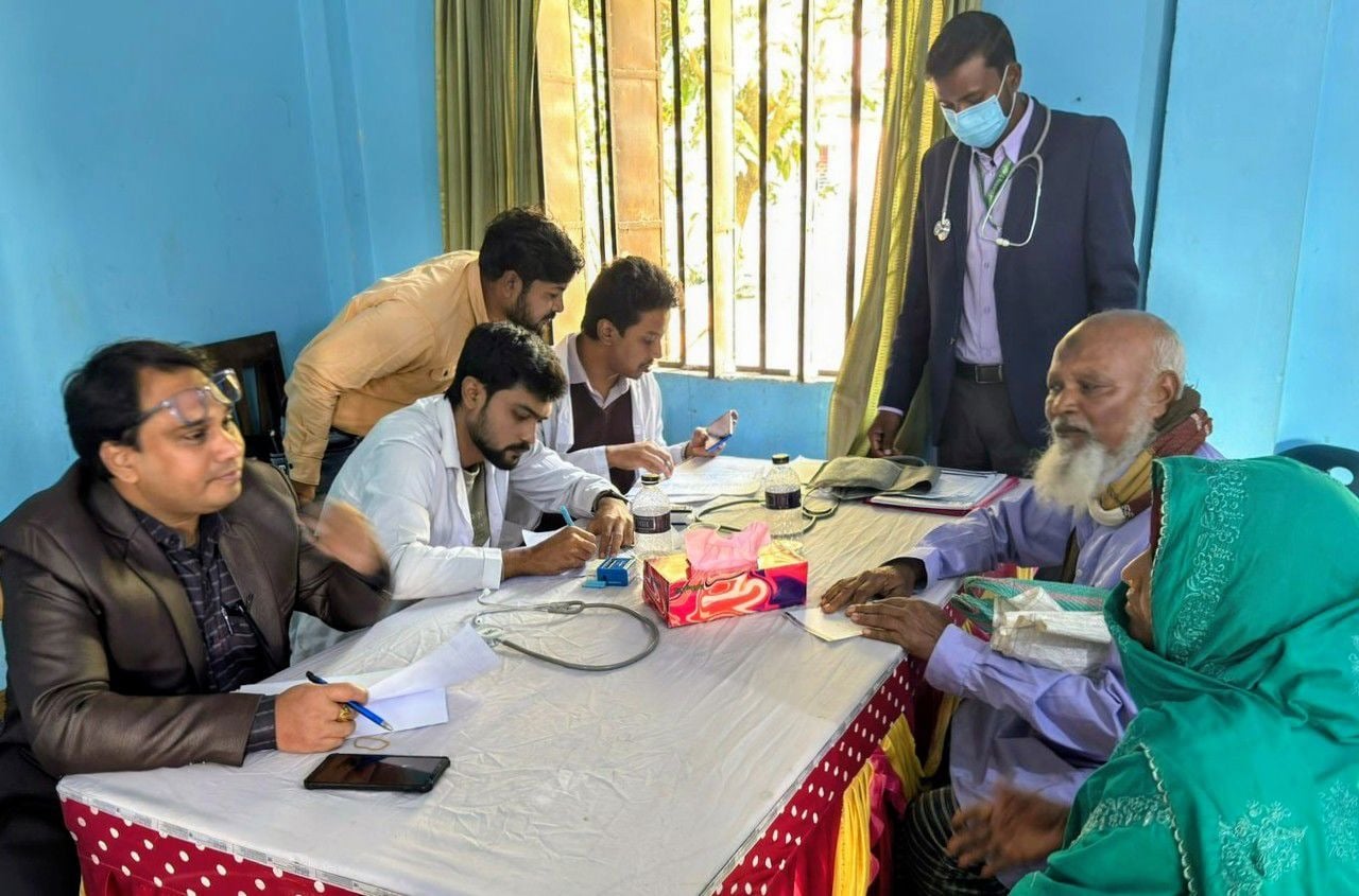 নবাবগঞ্জে বিএনপির আয়োজনে ফ্রি মেডিকেল ক্যাম্প ও বিনামূল্যে ওষুধ বিতরণ