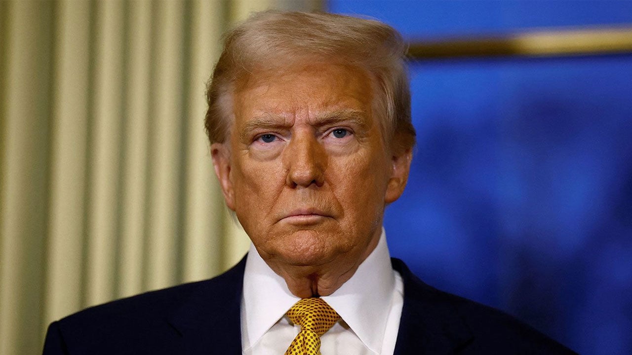 হরমুজ প্রণালিতে ইরানের দাপটে অসহায় ট্রাম্প