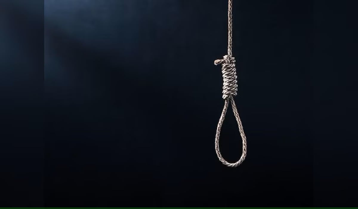 পূর্বধলায় গৃহবধূসহ ২ জনের ঝুলন্ত মরদেহ উদ্ধার