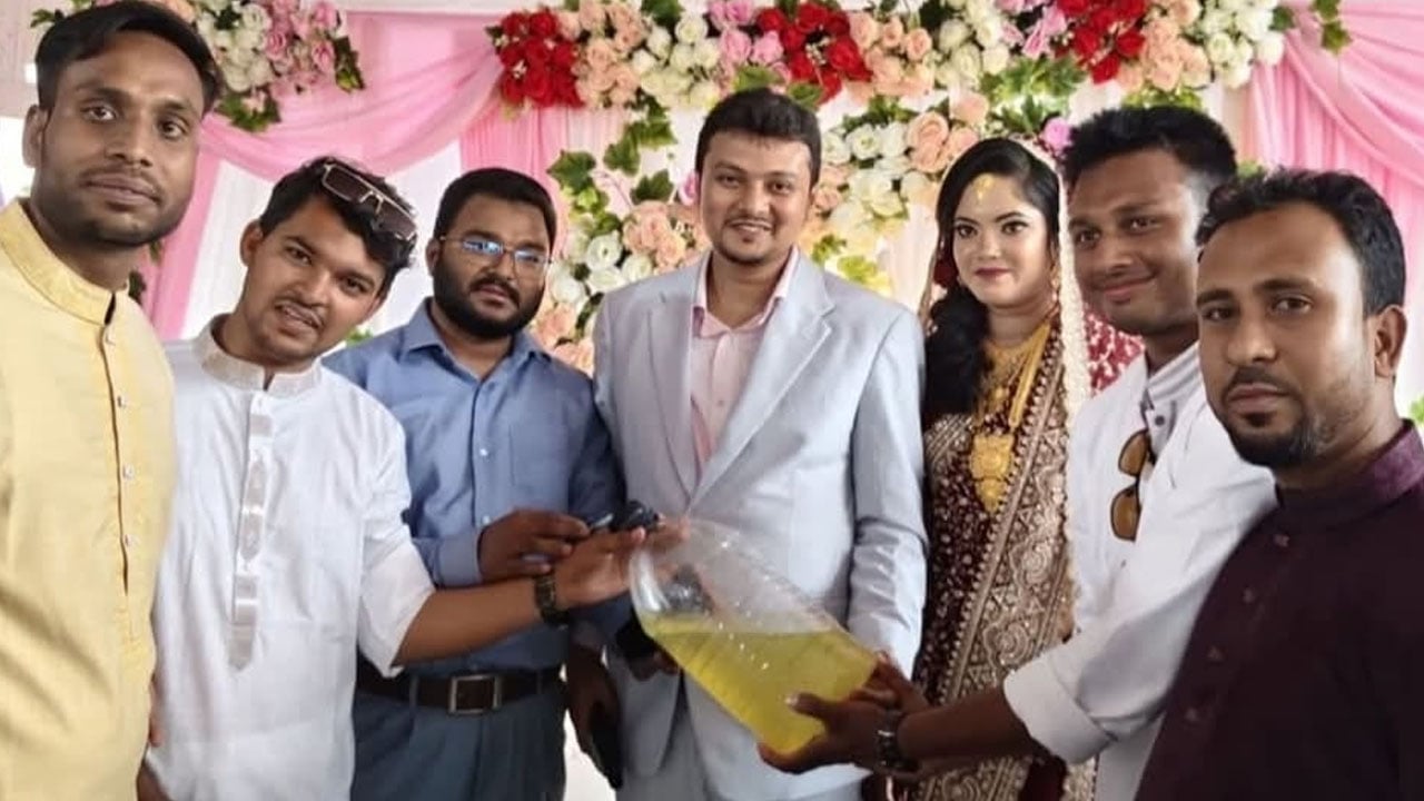 গণঅধিকার নেতার বিয়েতে ডিজেল উপহার