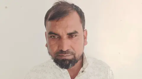 দর্শনা সীমান্ত দিয়ে ভারতে পালানোর সময় মামলার আসামি আটক