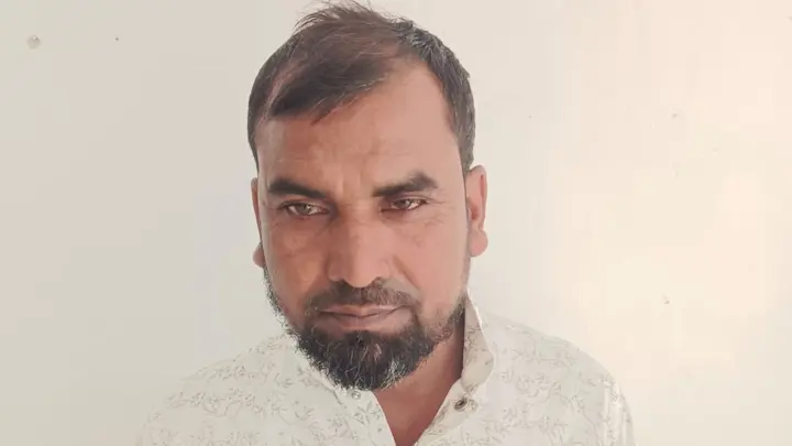 দর্শনা সীমান্ত দিয়ে ভারতে পালানোর সময় মামলার আসামি আটক