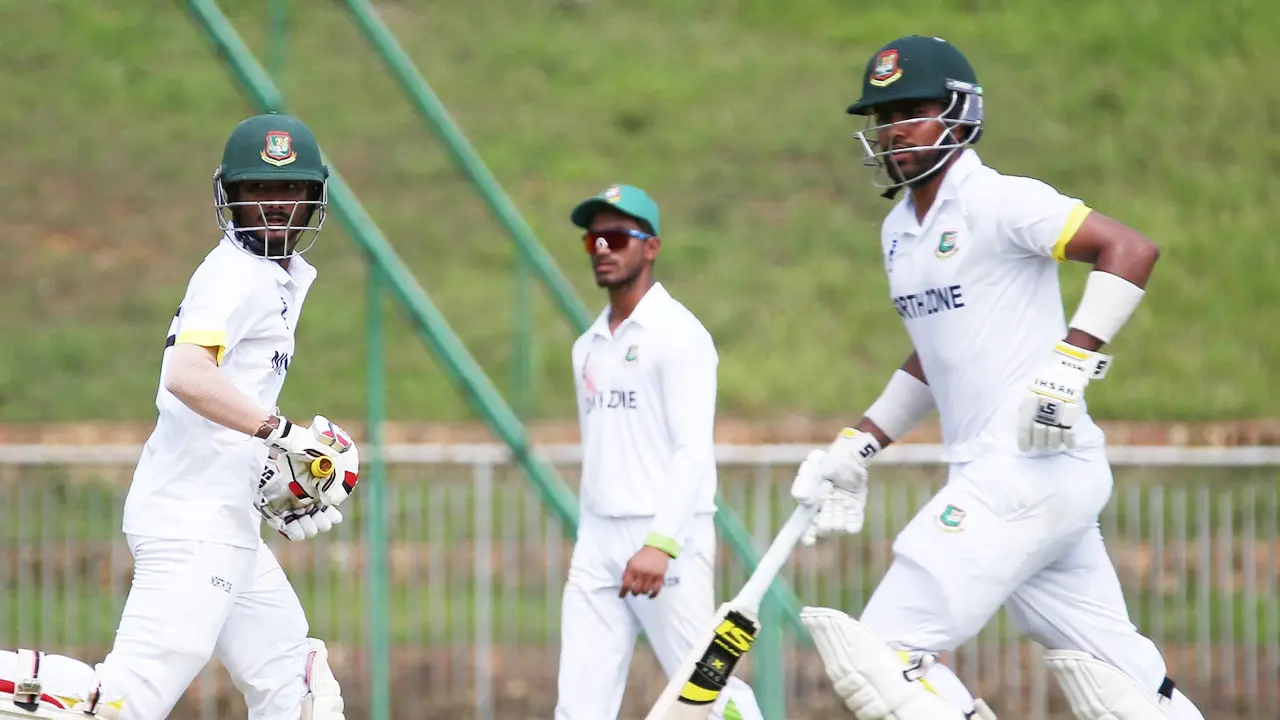 আকবর-প্রিতমের সেঞ্চুরিতে এগিয়ে নর্থ জোন, লড়াইয়ে মুশফিক-অমিত