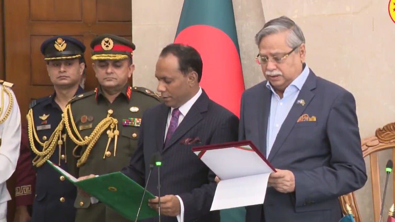 ডেপুটি স্পিকার কায়সার কামালকে শপথ পড়ালেন রাষ্ট্রপতি