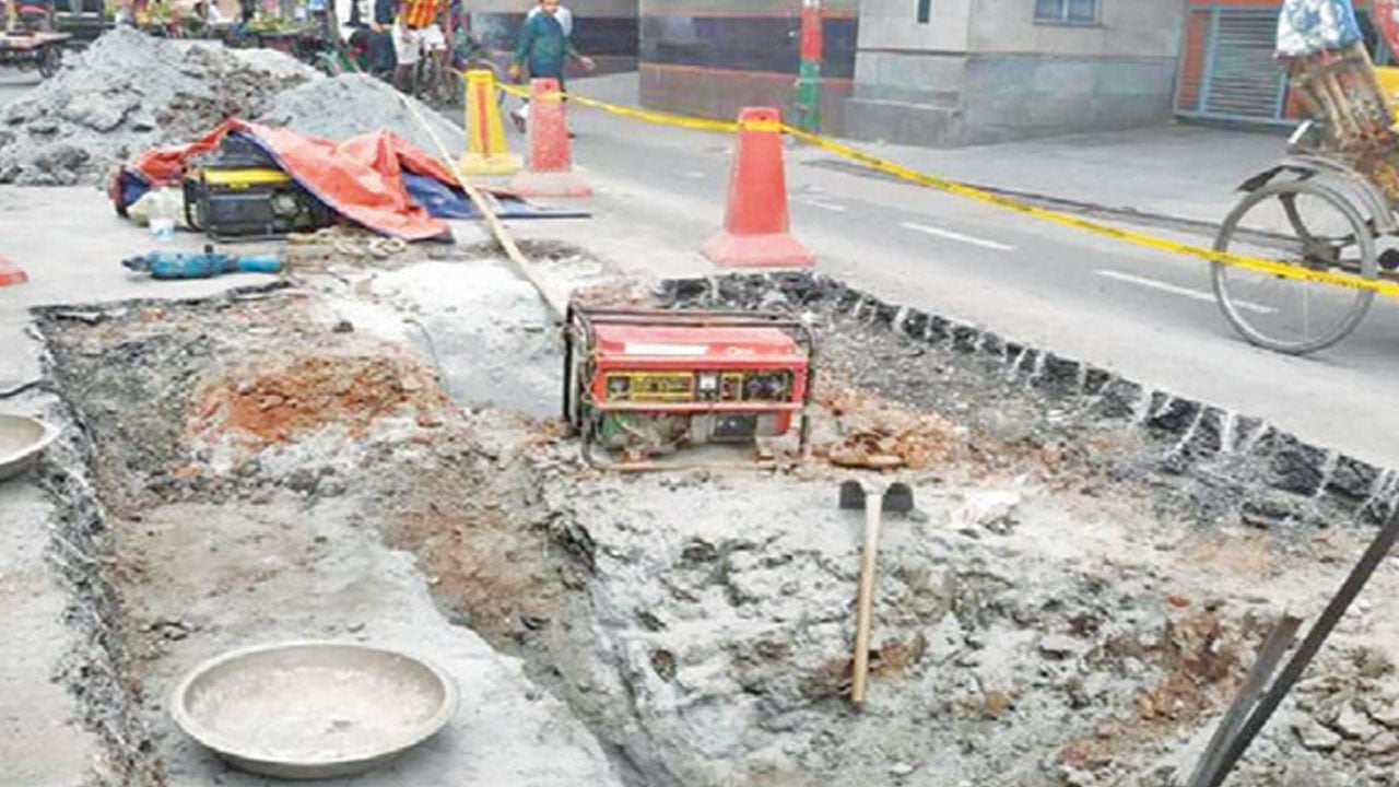 চলাচলের অনুপযোগী বহু সড়ক