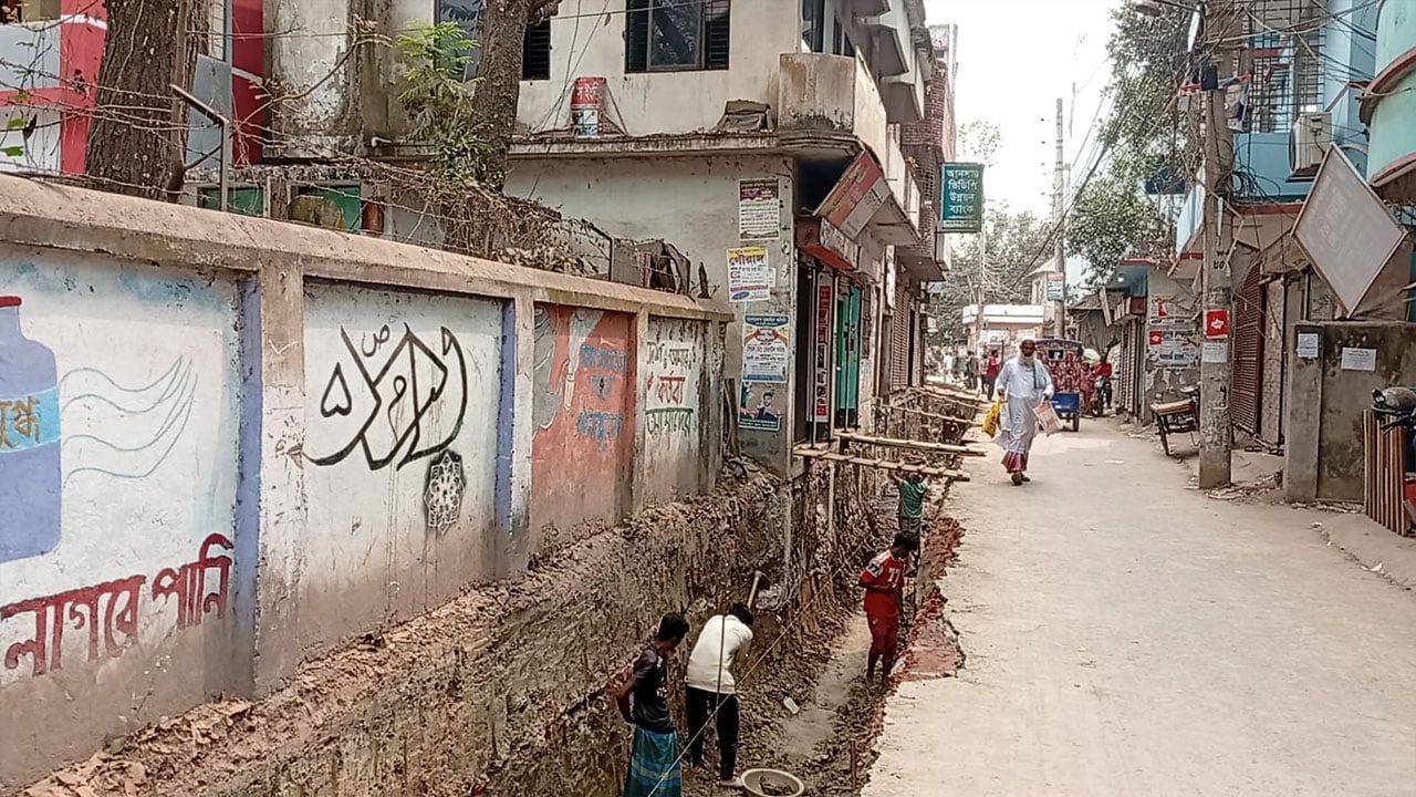 ভাঙ্গা পৌরসভায় সরকারি জায়গা উদ্ধার না করেই ড্রেনেজ নির্মাণ