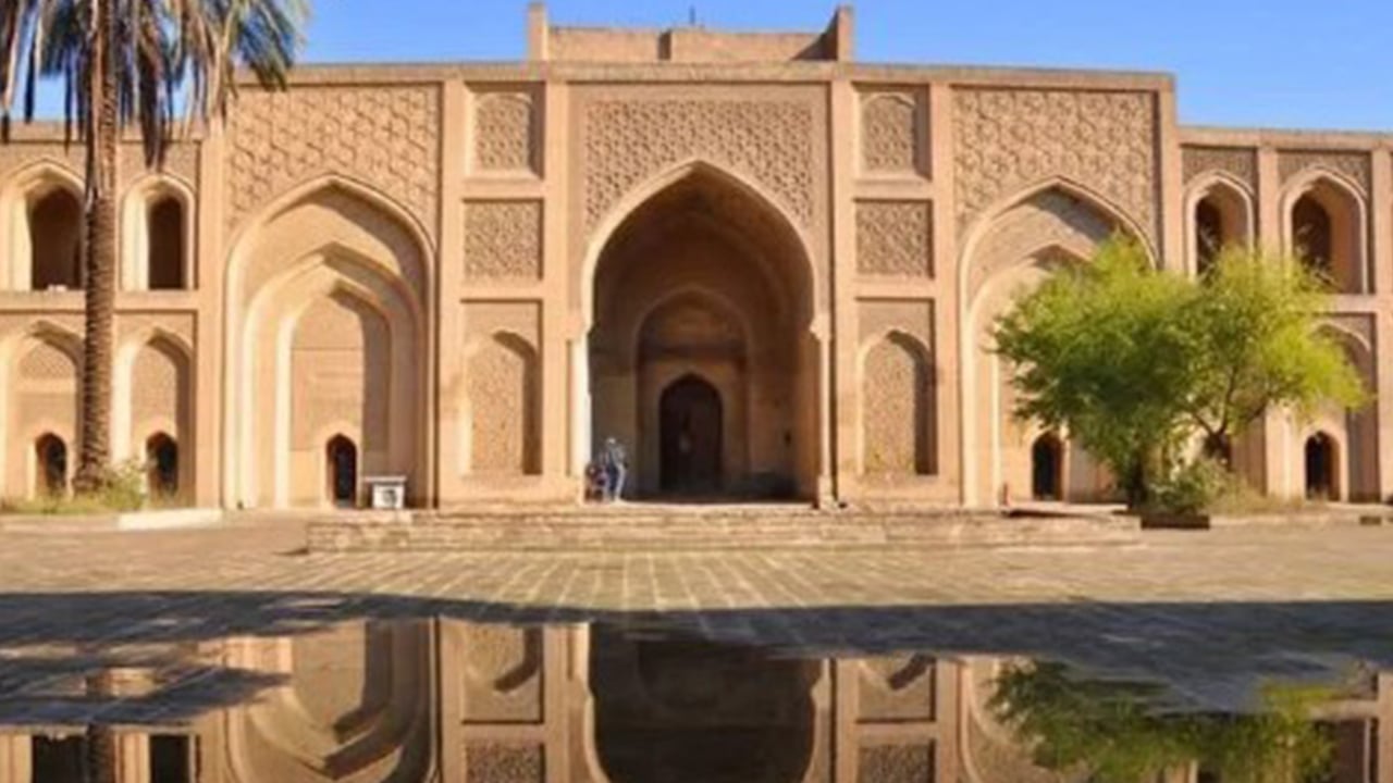 আরবের প্রথম পূর্ণাঙ্গ বিশ্ববিদ্যালয়